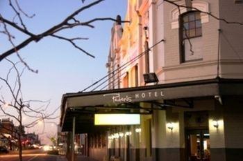 Peden'S Hotel Сесснок Екстер'єр фото