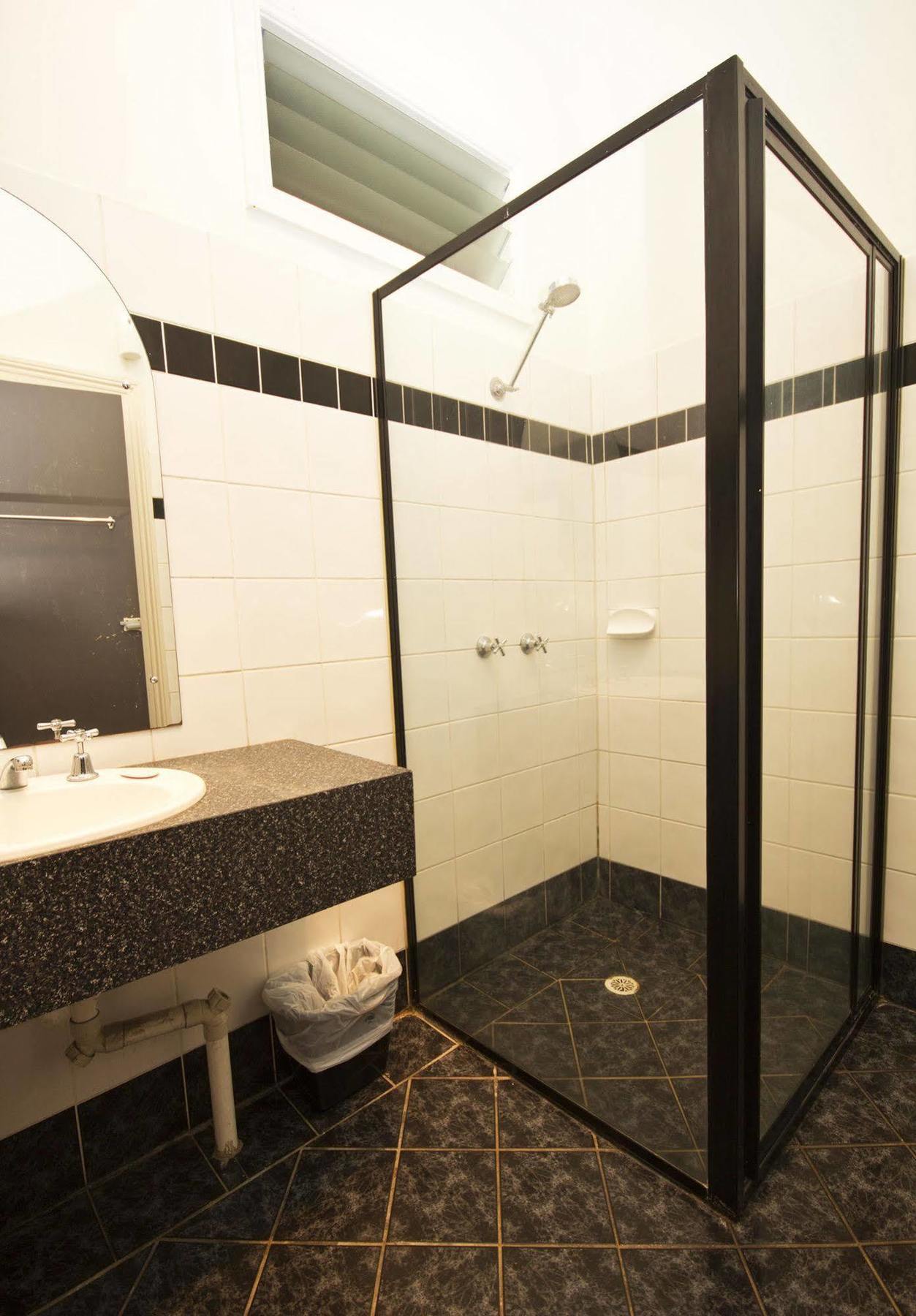 Peden'S Hotel Сесснок Екстер'єр фото